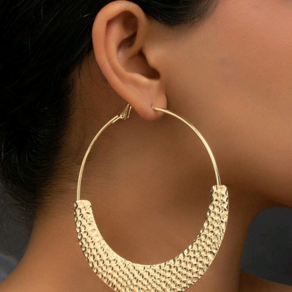 NWT Elegant Gold Hoop Earrings